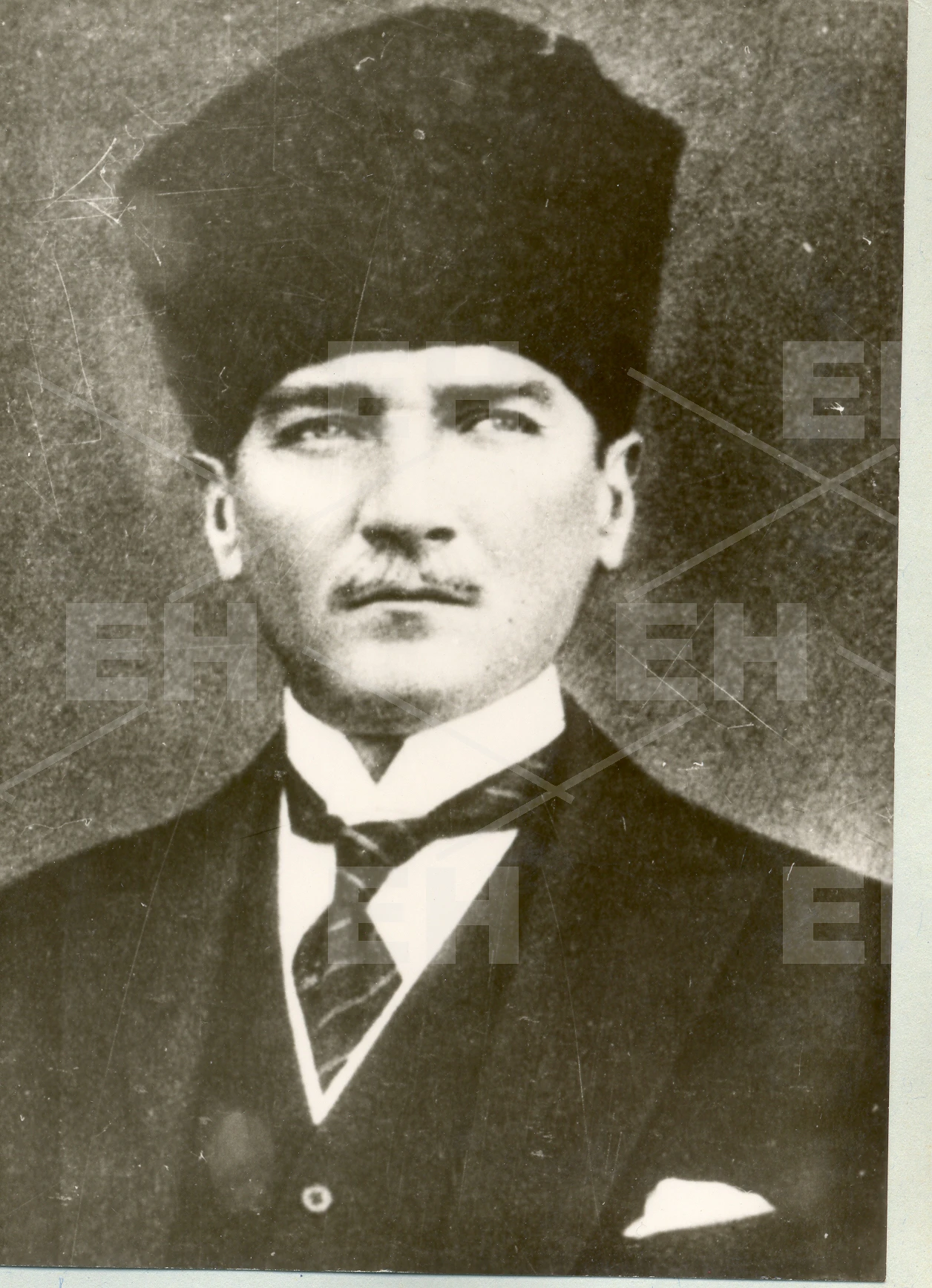 Atatürk Temalı Kanvas Ahşap Tablo-18x27 Cm MD005 Atatürk Temalı Kanvas Ahşap Tablo-18x27 Cm MD005